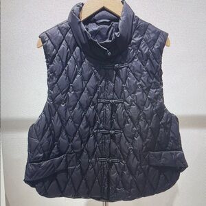 Elegant Black Quilted Vest for Women
